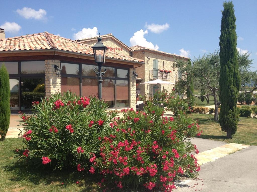 Logis Hotel Restaurant Le Mas De Mon Pere Saint-Jean-le-Centenier Exterior foto